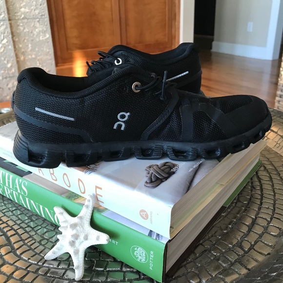 ON CLOUD WOMEN ALL BLACK RUNNING SHOES - Picture 7 of 11